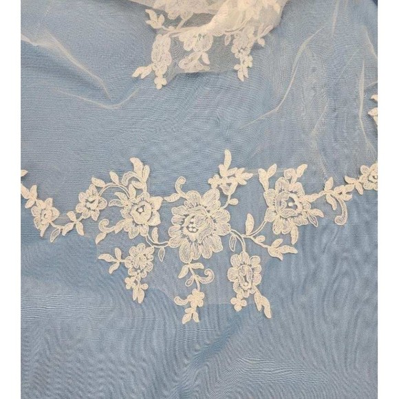 White Cathedral-Length Hair Accessory with Lace Details